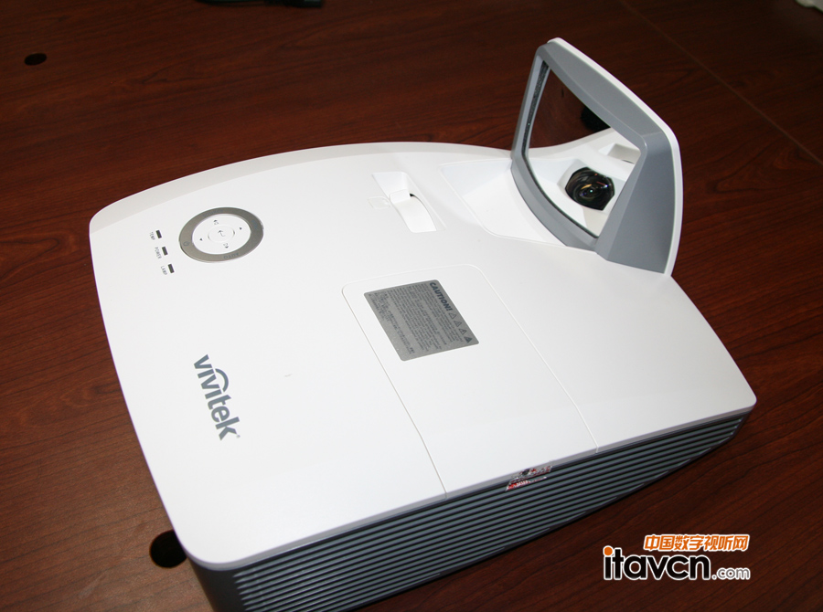 Vivitek D751ST